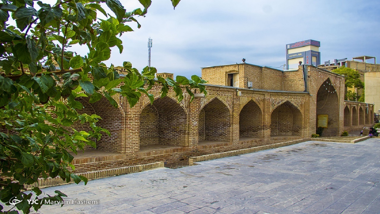 درهای کاروانسرای شاه عباسی کرج بسته است