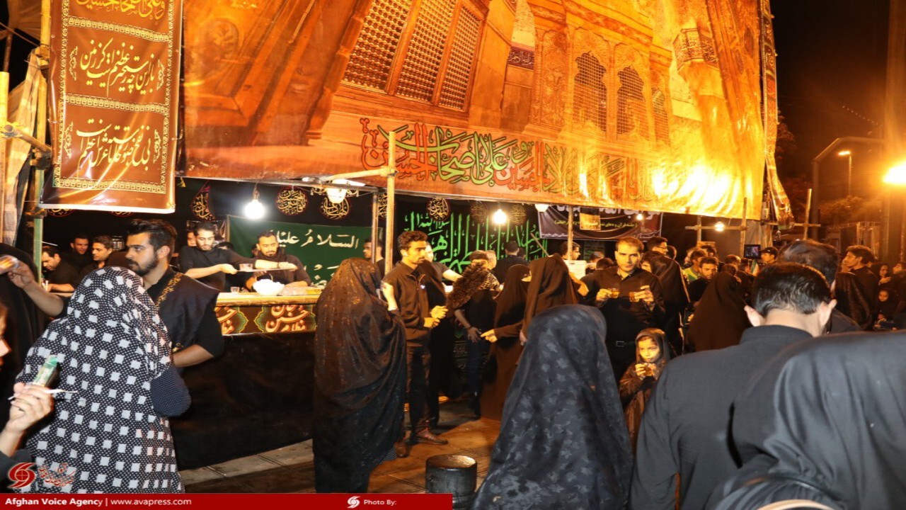 مهاجرین افغانستانی مقیم مشهد موکب خدمت برپا کردند + فیلم