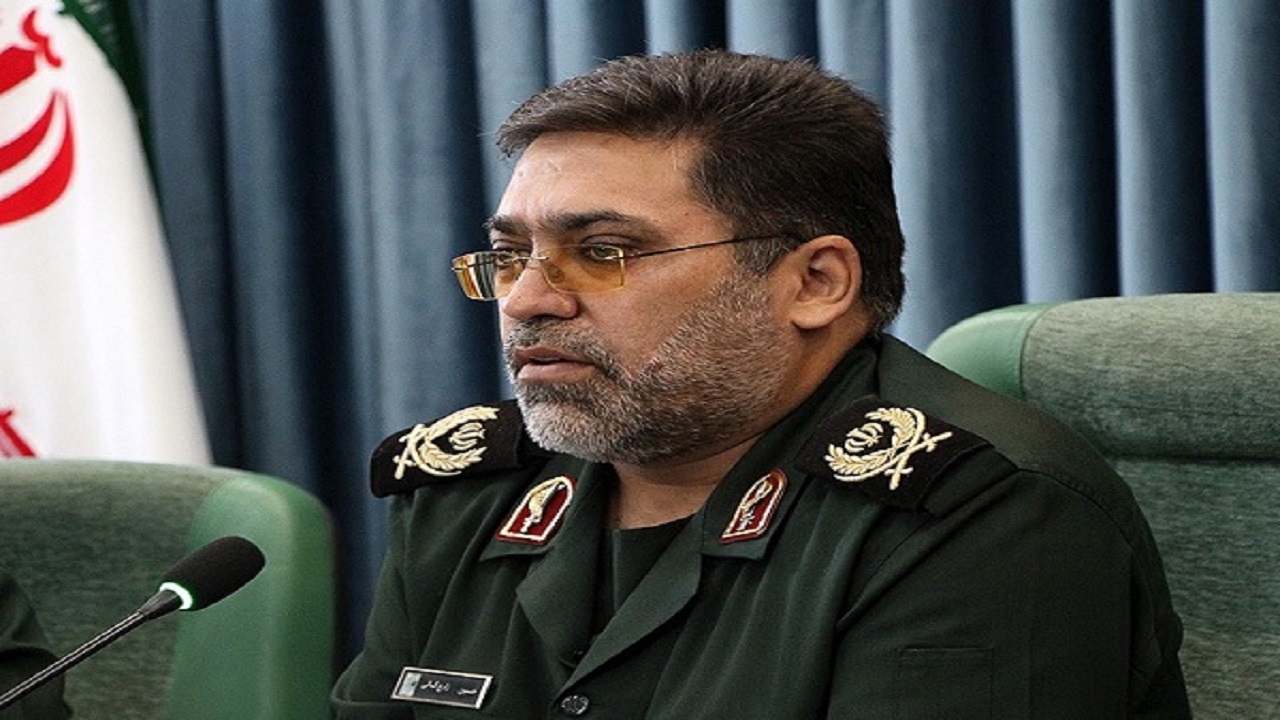 هجمه اصلی دشمن روی زنان و خانواده است/ در زمین دشمن بازی نکنیم