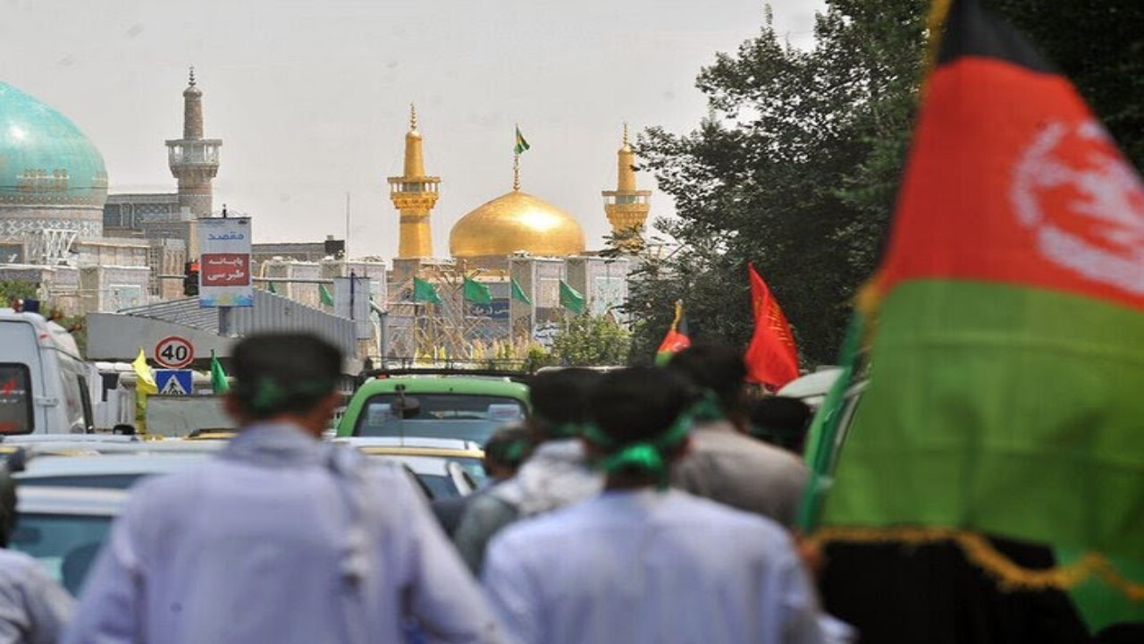 زائرین قندهاری وارد مشهد مقدس شدند + فیلم
