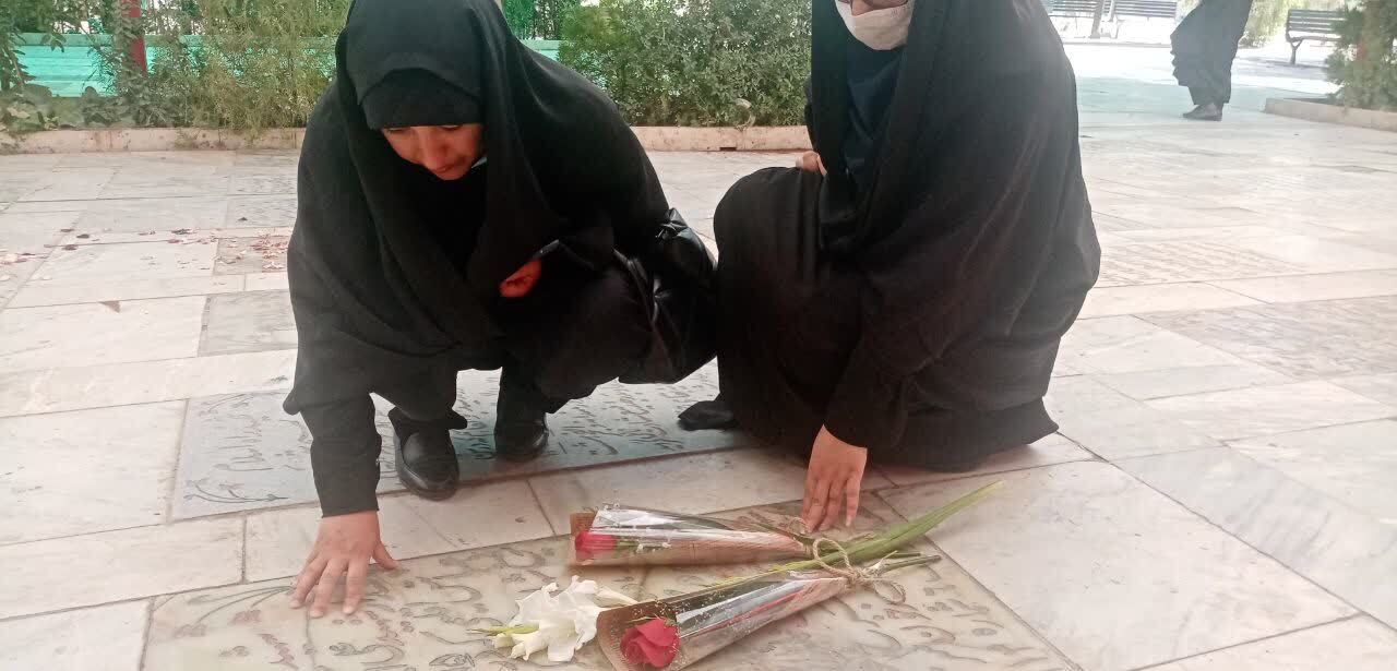 تجدید بیعت بانوان میراث فرهنگی قم با آرمان های شهدا تجدید بیعت بانوان میراث فرهنگی قم با آرمان های شهدا