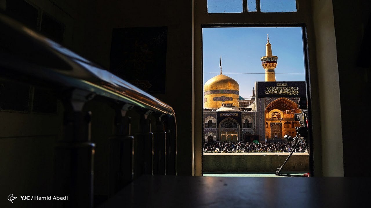 حرم امام رضا(ع)؛ حلقه وصل مردم با گرایش‌های گوناگون