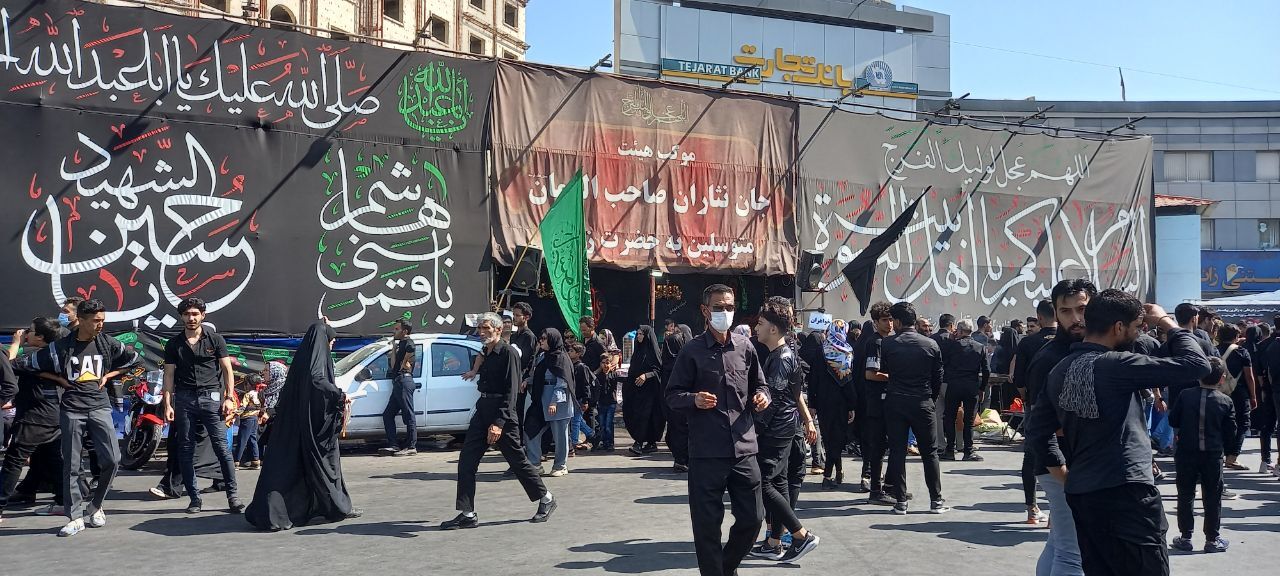 حضور پرشور زائران اهل بیت ع در مراسم سوگواری امام رضا ع
