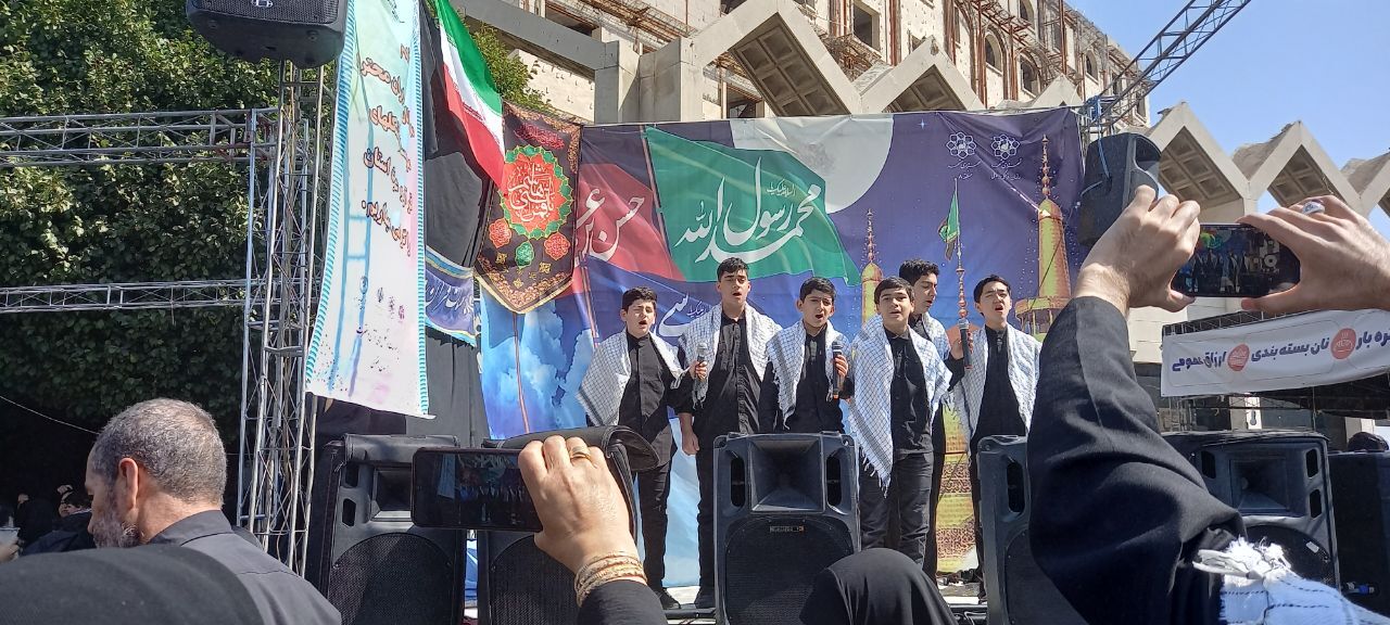 حضور پرشور زائران اهل بیت ع در مراسم سوگواری امام رضا ع