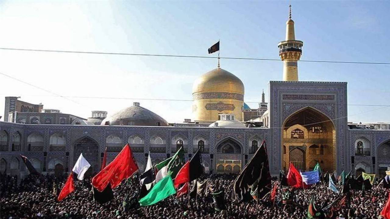عزاداری زائران حرم مطهر رضوی + فیلم