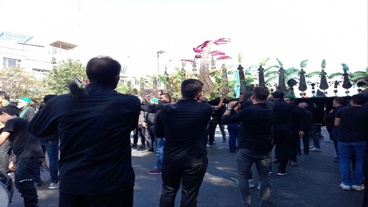 حضور پرشور زائران اهل بیت در مراسم سوگواری امام رضا (ع)