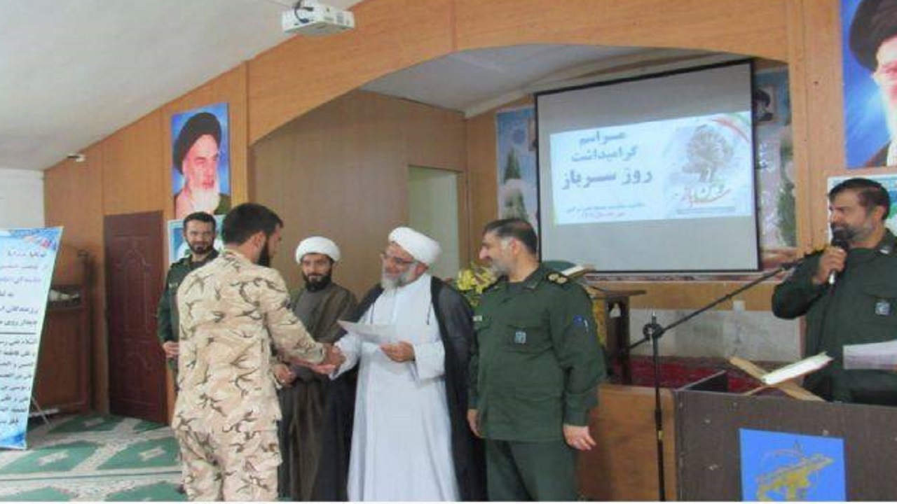 مراسم گرامیداشت روز سرباز در بندرترکمن برگزار شد