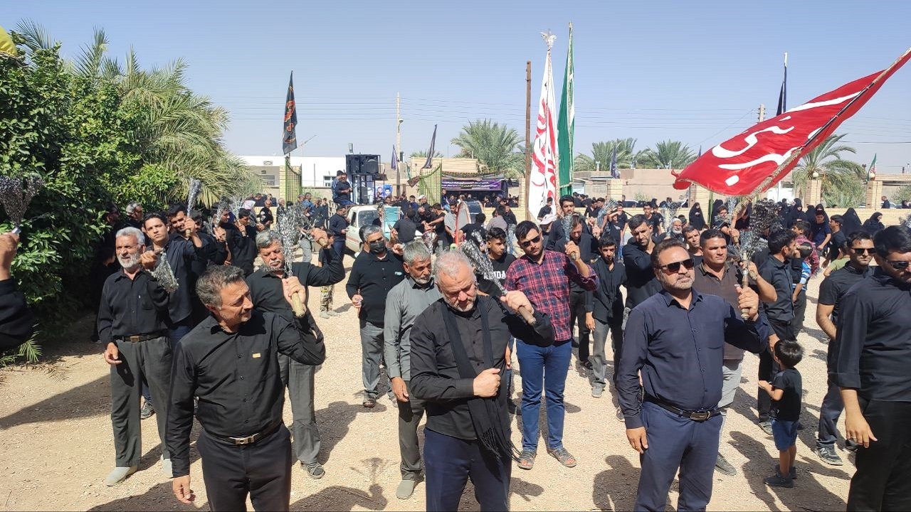 رخت سیاه عزای امام رضا (ع) بر تن مردمان خراسان جنوبی