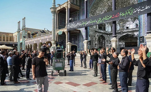 عزاداری زائران حرم حضرت معصومه (س) در سوگ شهادت امام رضا(ع)+تصاویر