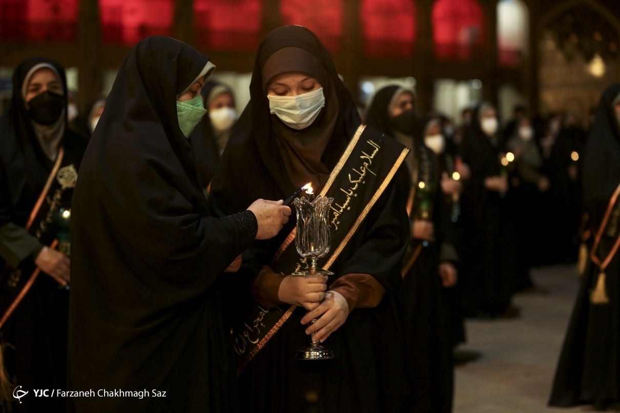مراسم لاله گردانی خدام حرمین احمدی و محمدی (ع) در سوگ شهادت ثامن الحجج (ع) + فیلم