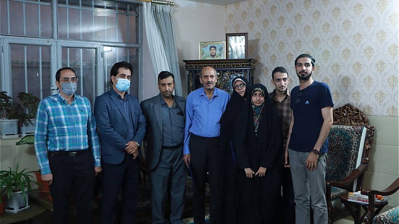 دیدار مسئولان دانشگاه علوم پزشکی کرمان با خانواده ایثارگر پورجعفری