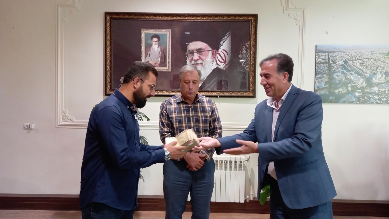 بازگرداندن پول گمشده توسط راننده مراغه‌ای