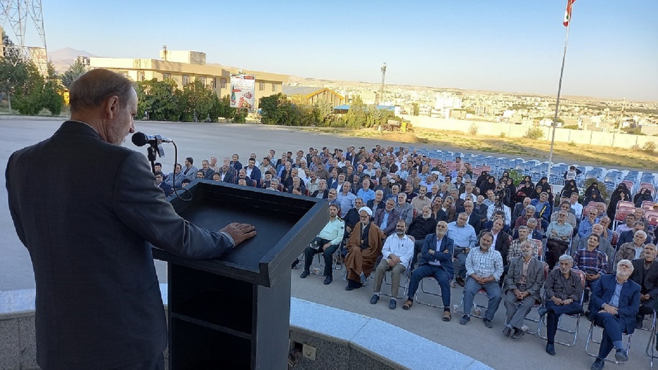 پیشکسوتان سرمایه های کشور در دفاع از انقلاب