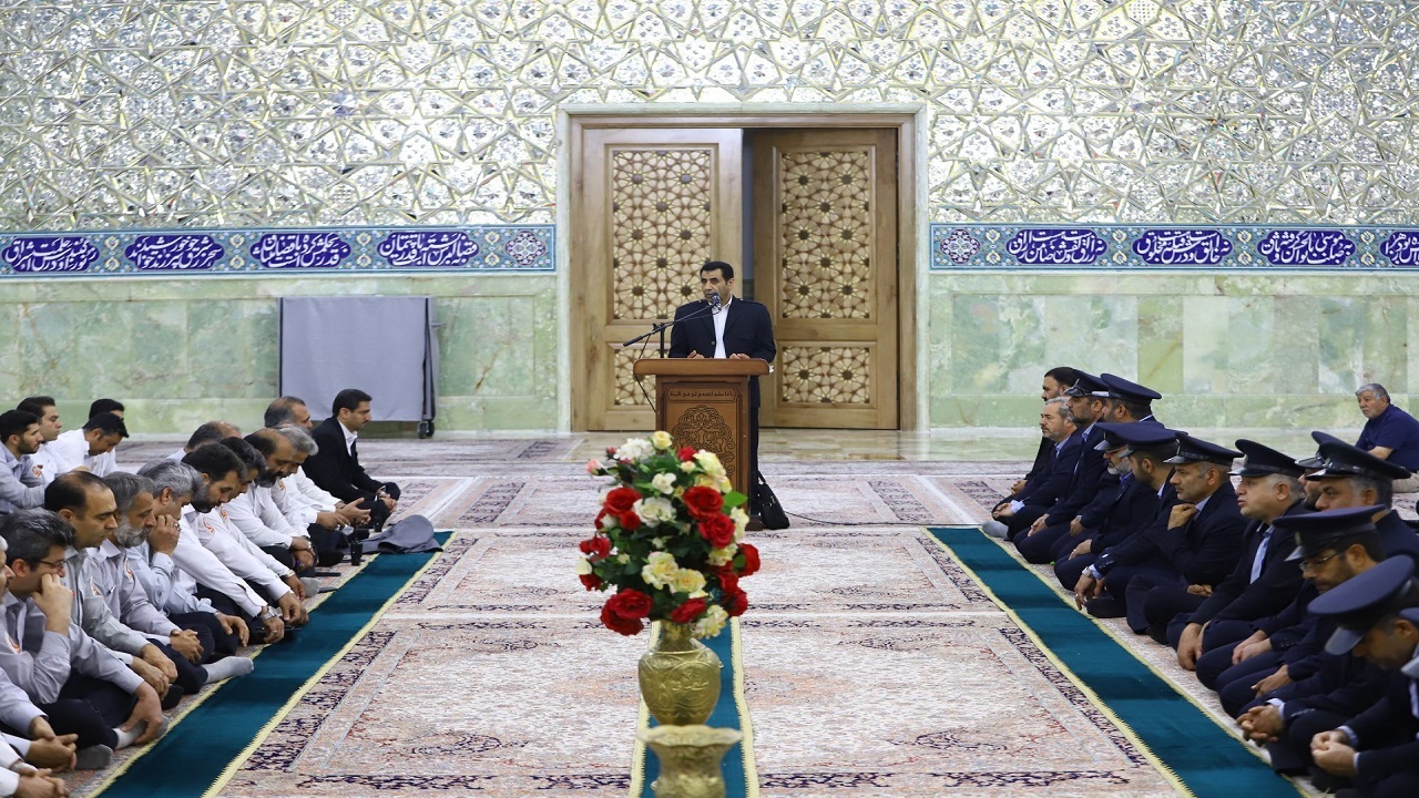 آتش‌نشانان قمی میهمان ویژه حرم بانوی کرامت شدند