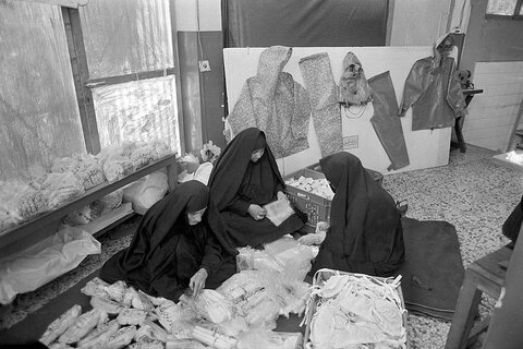 تصاویر کمتر دیده شده از حضور زنان در دفاع مقدس