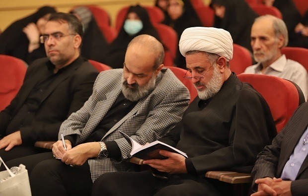 کتاب «سکوت شکسته» در قم نقد شد کتاب «سکوت شکسته» در قم نقد شد