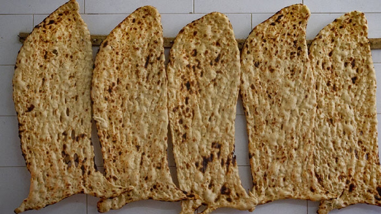 گلایه از گرانی نامتعارف نان سنگک در منطقه ۱۴ تهران