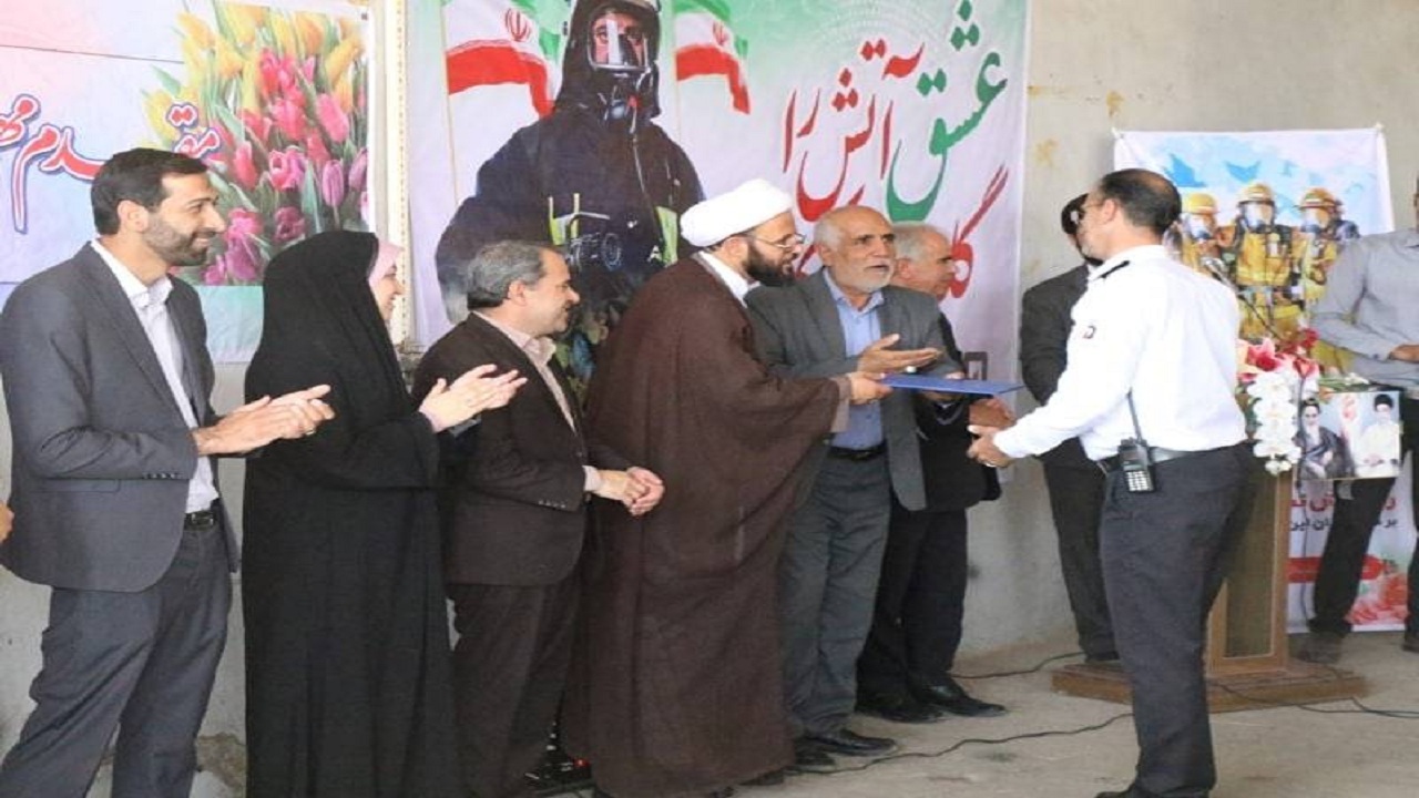 آتش نشانان زرندی تجلیل شدند