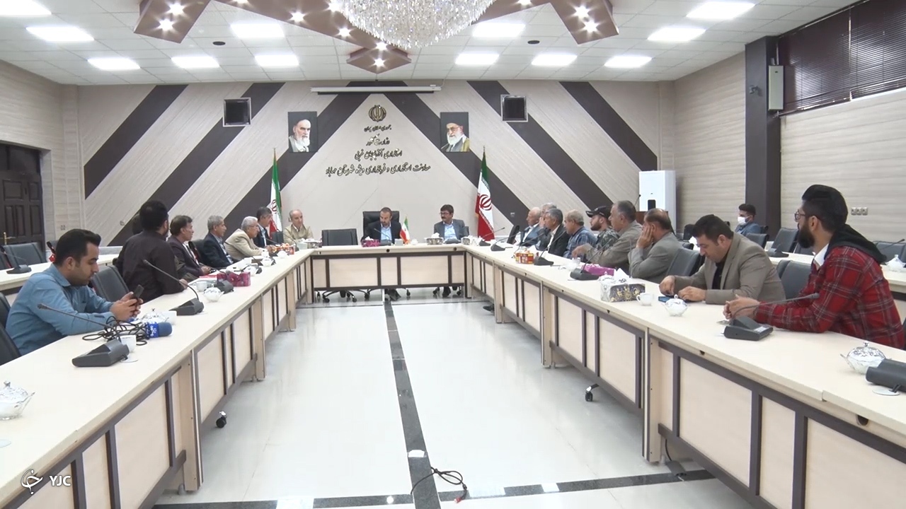 بررسی مسائل و مشکلات مالیاتی بازاریان با حضور اصناف در فرمانداری مهاباد