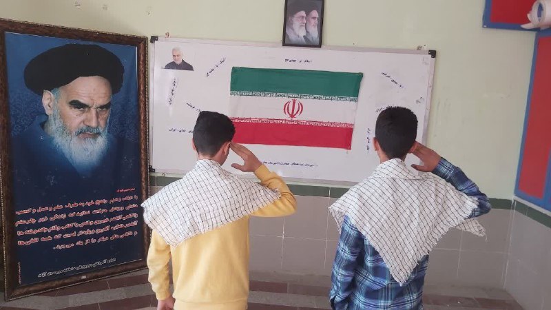 تصاویری از پویش لبیک یا خامنه ای در مدارس چهاربرج