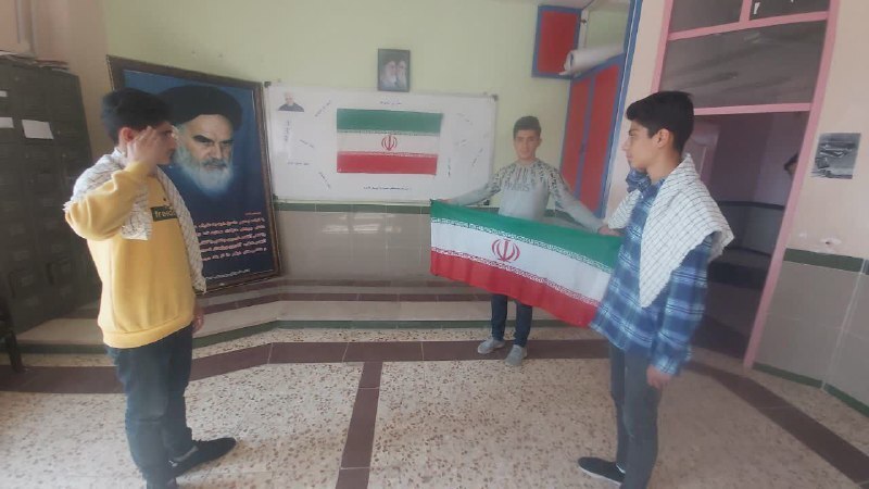 تصاویری از پویش لبیک یا خامنه ای در مدارس چهاربرج