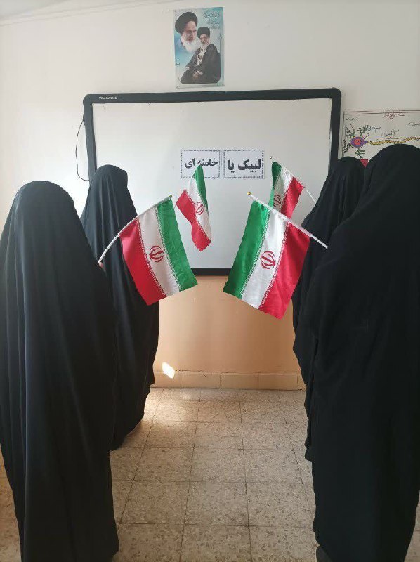 تصاویری از پویش لبیک یا خامنه ای در مدارس چهاربرج