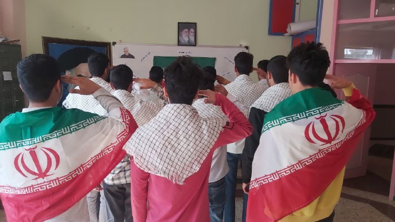 تصاویری از پویش لبیک یا خامنه ای در مدارس چهاربرج
