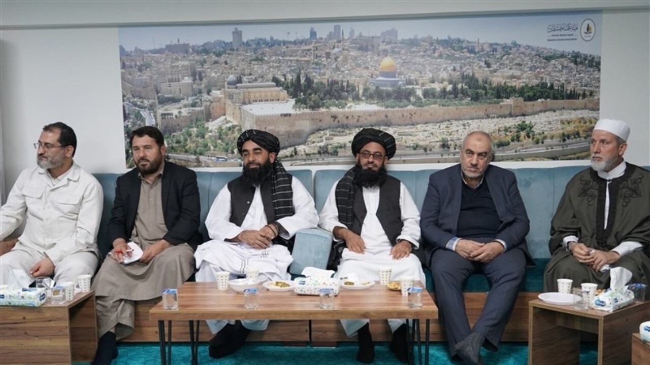 ذبیح الله مجاهد و رئیس هیأت علمای فلسطین اوضاع افغانستان را بررسی کردند