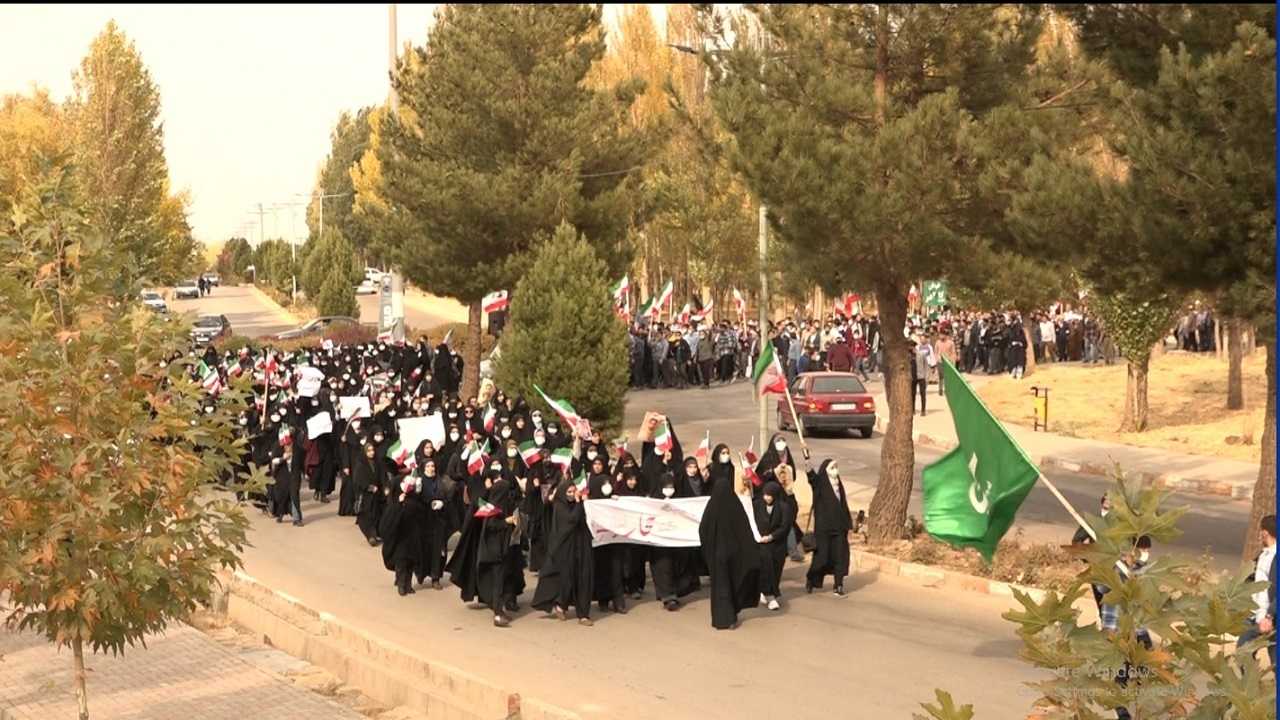 دانشجویان دانشگاه بوعلی سینا همدان در محکومیت اغتشاشات اخیر راهپیمایی کردند