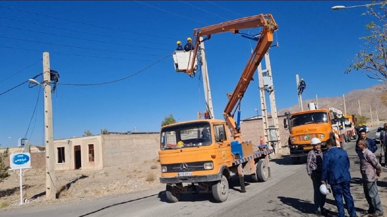 مانور شرکت توزیع برق زرند در شهر خانوک برگزار شد