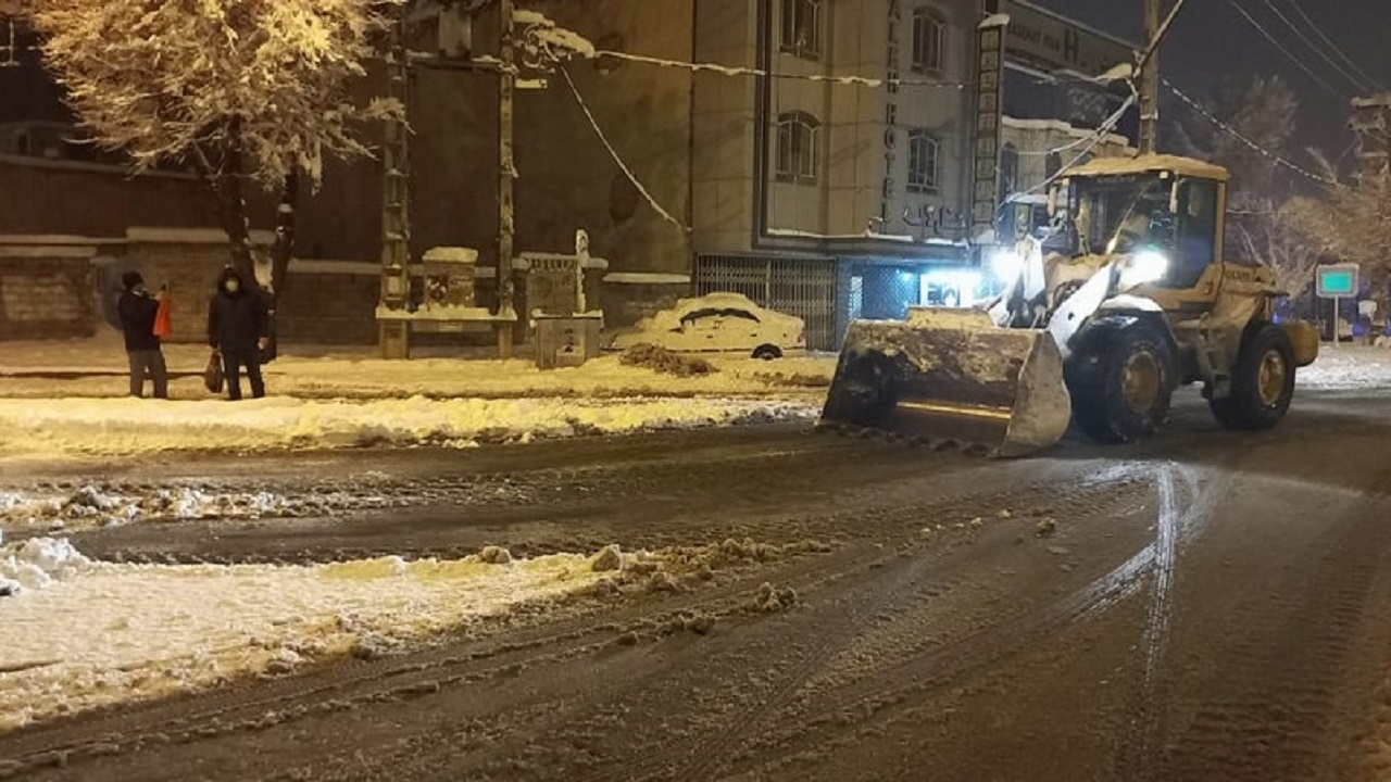 تجهیز وسایل و ماشین‌آلات زمستانی در شهرکرد