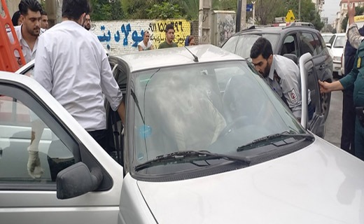 نجات سرنشینان محبوس در حادثه تصادف