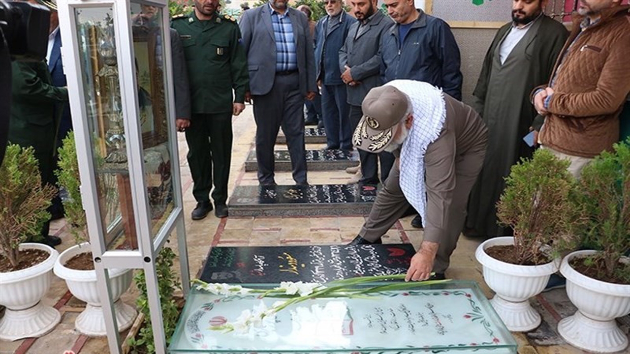سردار نقدی به فرمانده خود ادای احترام کرد