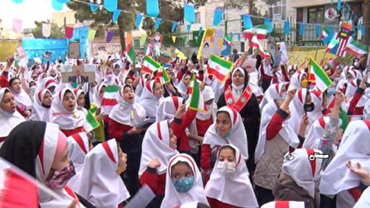 طنین زنگ استکبار ستیزی در مدارس استان سمنان