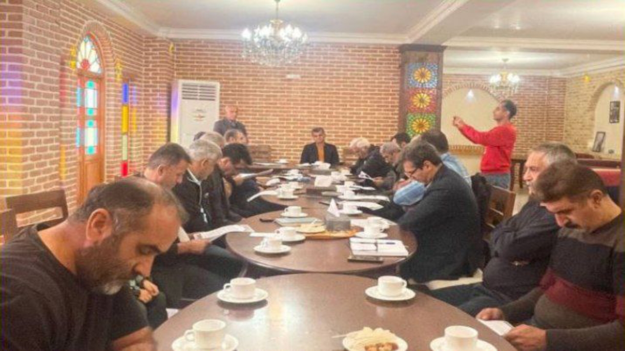۱۸ تیم در لیگ برتر فوتبال