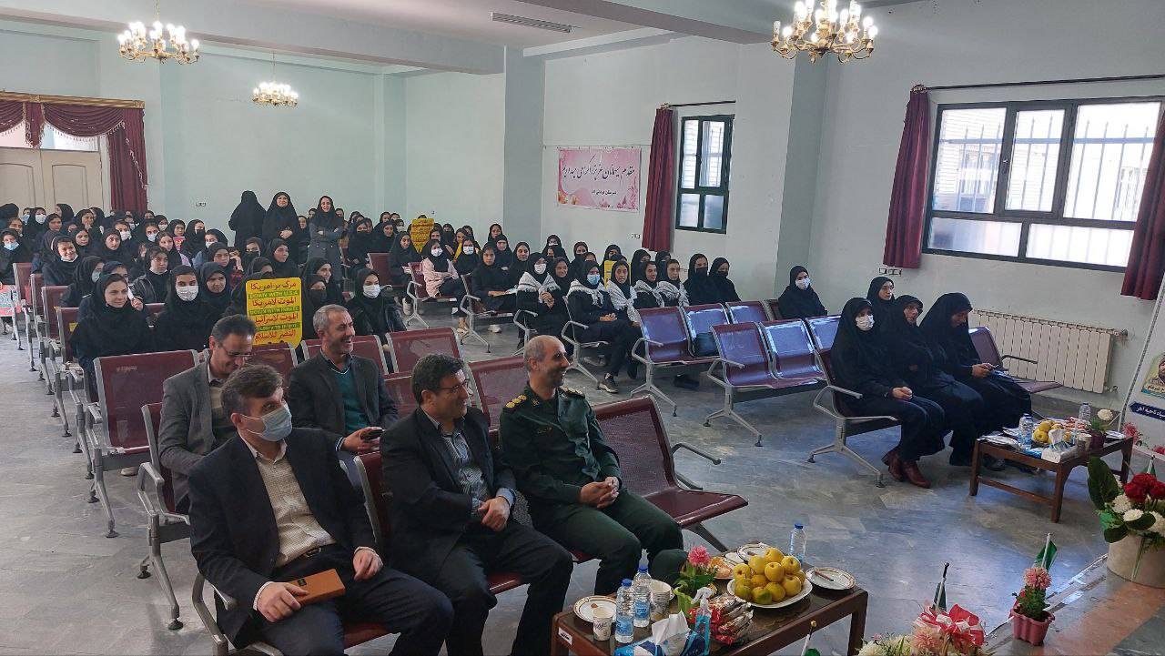 طنین انداز شدن صدای زنگ استکبارستیزی در مدارس اهر + تصاویر