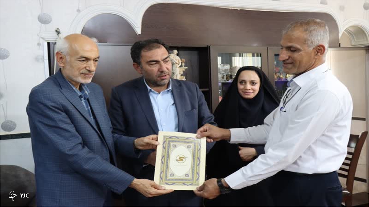 تجلیل از ۲ تن از جانبازان جنگ تحمیلی فرودگاه شیراز