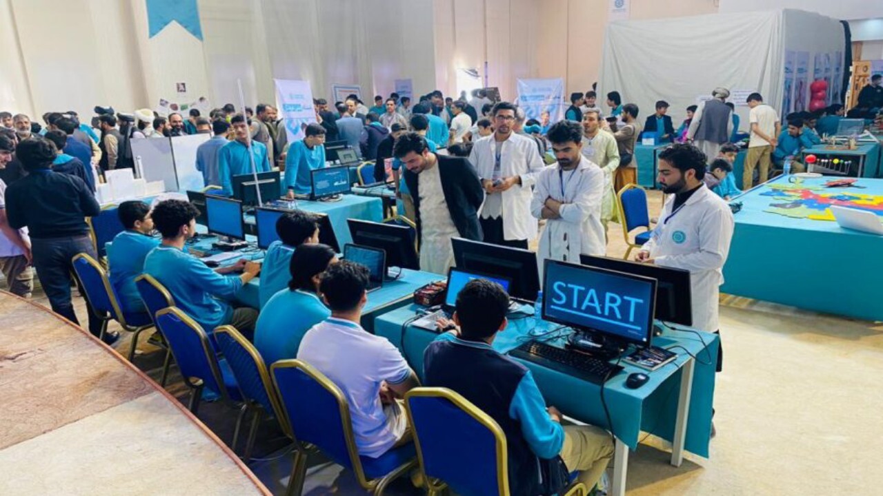 دانشجویان افغان ترک نمایشگاه علمی فرهنگی برگزار کردند + فیلم