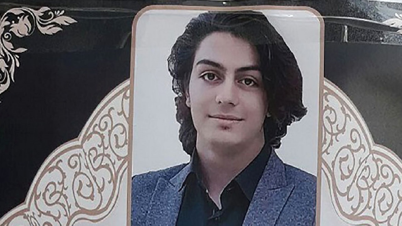 استاندار مرکزی، از همراهی نکردن خانواده مرحوم مهرشاد شهیدی‌نژاد با دشمنان قدردانی کرد