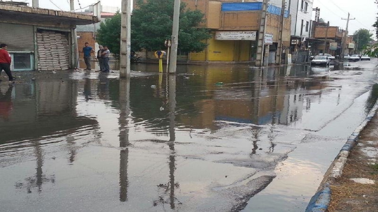 نخستین بارش پاییزی و آبگرفتگی در معابر دزفول + فیلم