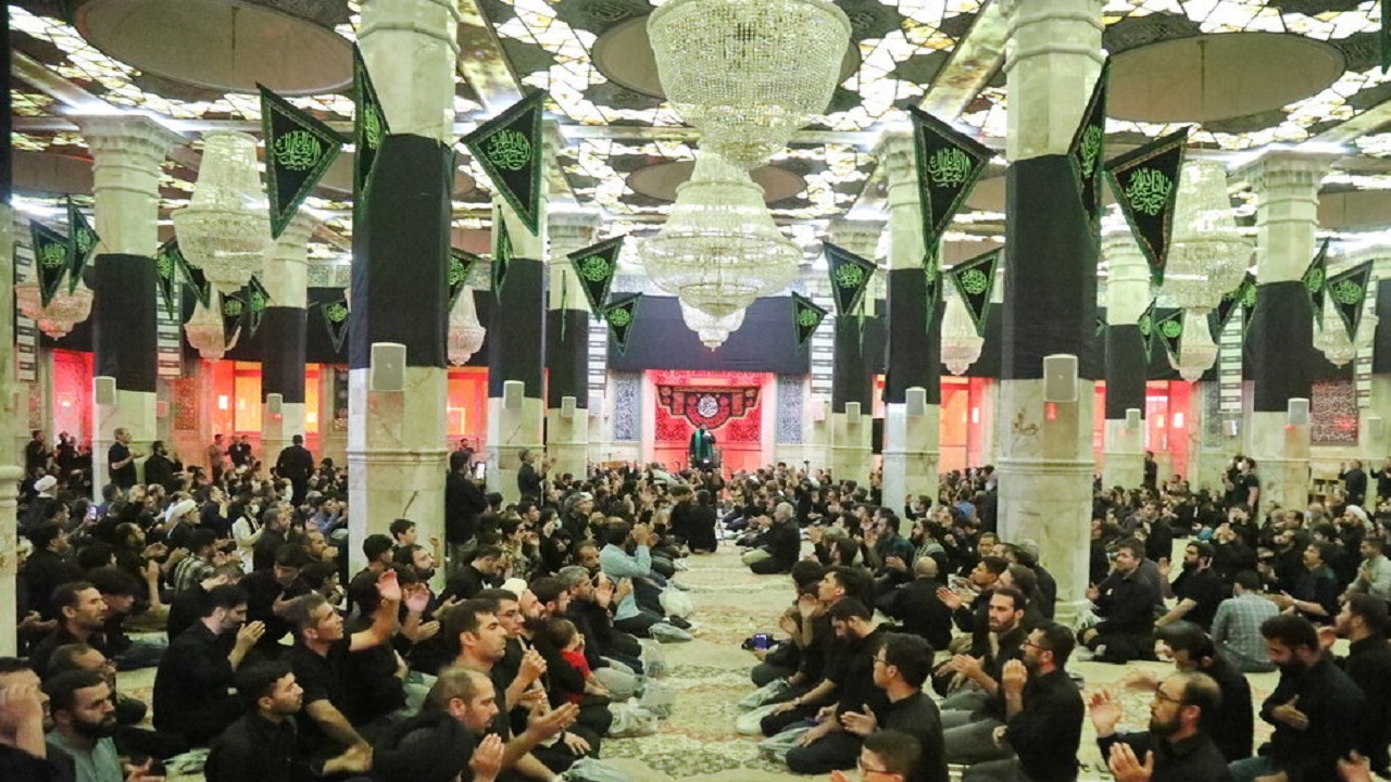 مسجد اعظم قم میزبان زائران در شب وفات حضرت فاطمه معصومه (س)