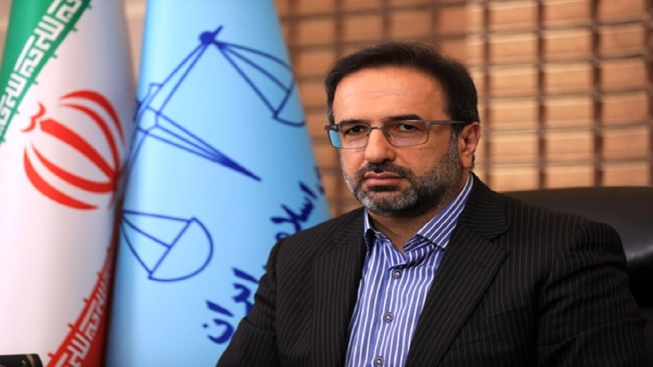 اغتشاشگران کنار اتوبان کرج – قزوین سنگ و نخاله ریخته بودند