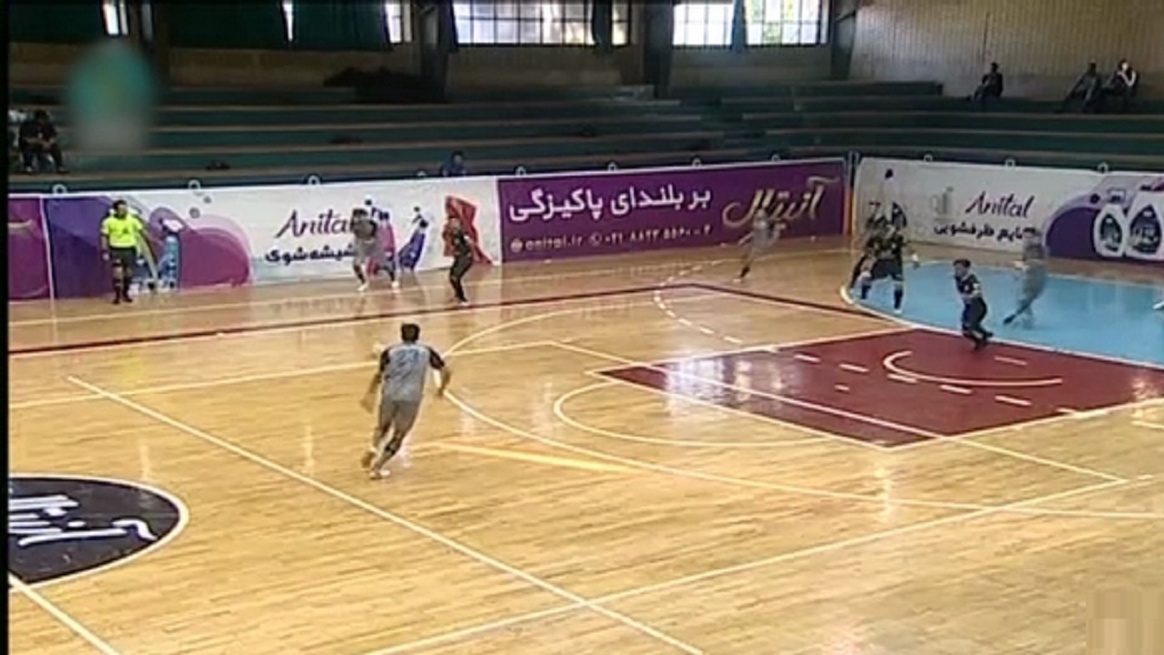 آنا صنعت قم مقاومت البرز را در هم می شکند