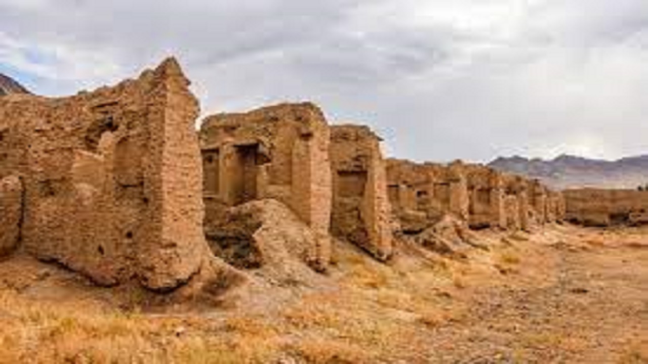 تبدیل قلعه ۲۰۰ساله ازناوله ملایر به هتل سنتی