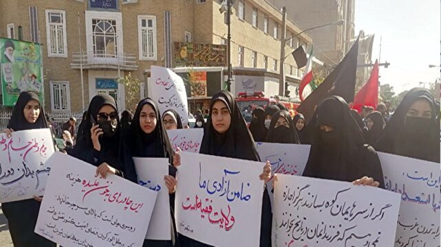 راهپیمایی یوم الله ۱۳ آبان در قم برگزار شد راهپیمایی یوم الله ۱۳ آبان در قم برگزار شد