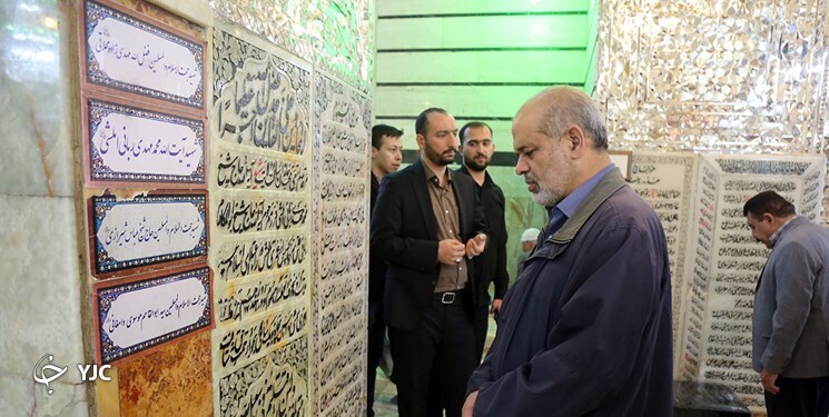 حضور وزیر کشور در بین زائران حرم حضرت معصومه (س) +تصاویر