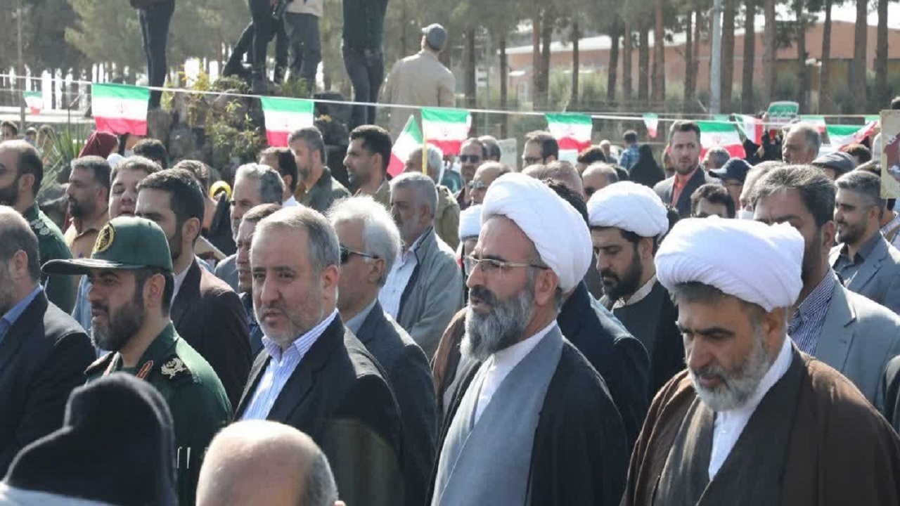 نمایش وفاداری مردم استان سمنان به نظام اسلامی در راهپیمایی ۱۳ آبان