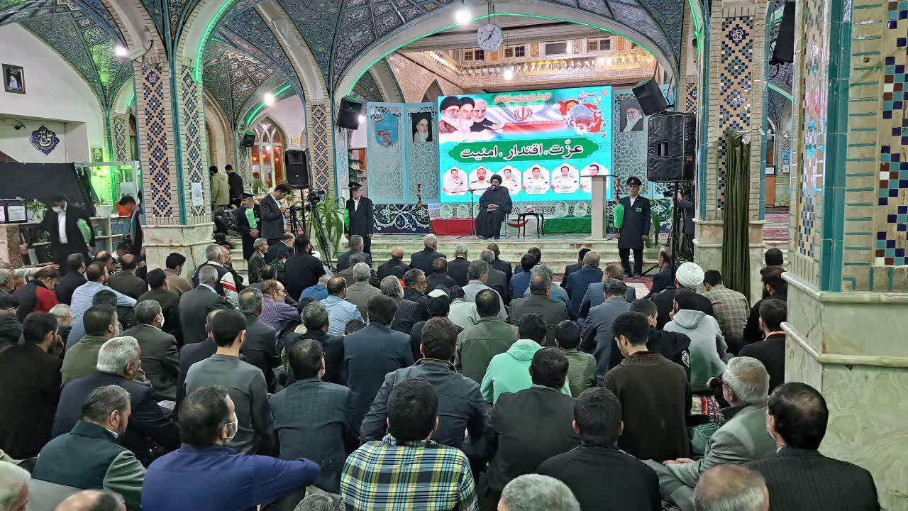 امروز باید خانم‌ها علم انقلاب اسلامی را بلند کنند