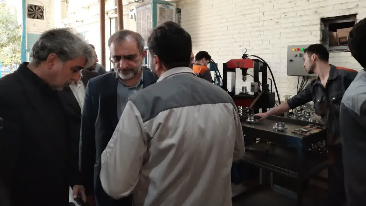 بازدید استاندار مرکزی از صنایع تولیدی با هدف رفع موانع