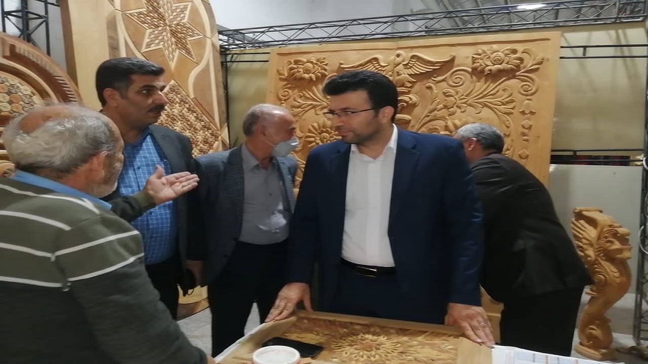 عرضه دست‌ ساخته‌های هنرمندان مازنی